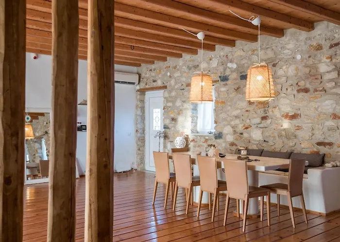 Cornelia Villa Alikí